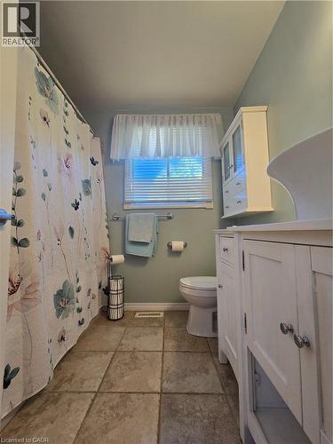 59 Chalmers Street S, Cambridge, ON - Indoor Photo Showing Bathroom