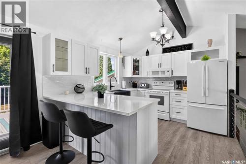 526 Tobin Crescent, Saskatoon, SK - Indoor Photo Showing Kitchen