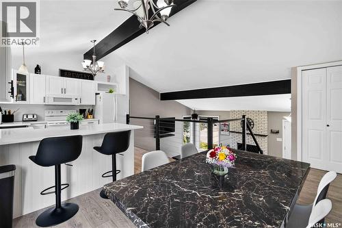 526 Tobin Crescent, Saskatoon, SK - Indoor Photo Showing Kitchen