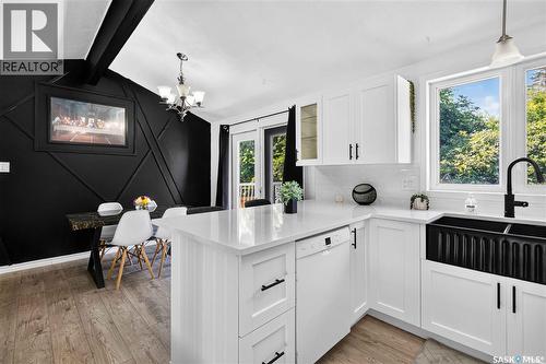526 Tobin Crescent, Saskatoon, SK - Indoor Photo Showing Kitchen
