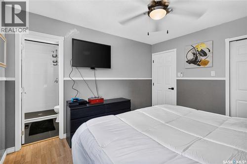 526 Tobin Crescent, Saskatoon, SK - Indoor Photo Showing Bedroom