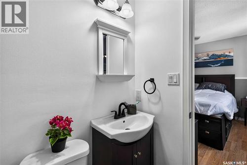 526 Tobin Crescent, Saskatoon, SK - Indoor Photo Showing Bathroom