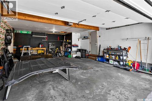 526 Tobin Crescent, Saskatoon, SK - Indoor Photo Showing Garage