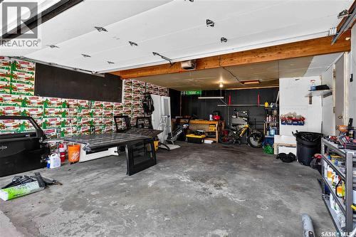 526 Tobin Crescent, Saskatoon, SK -  Photo Showing Garage