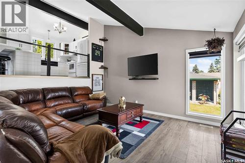 526 Tobin Crescent, Saskatoon, SK - Indoor Photo Showing Living Room