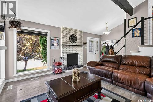 526 Tobin Crescent, Saskatoon, SK - Indoor Photo Showing Living Room With Fireplace