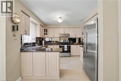 5172 Hidden Valley Court, Mississauga, ON - Indoor Photo Showing Kitchen With Double Sink