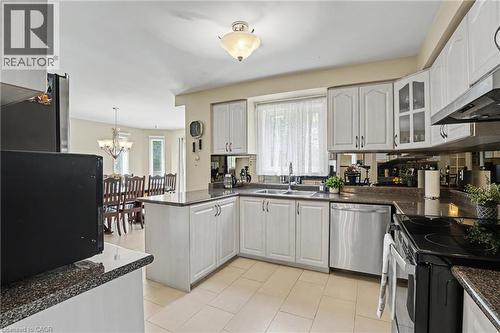 5172 Hidden Valley Court, Mississauga, ON - Indoor Photo Showing Kitchen With Double Sink