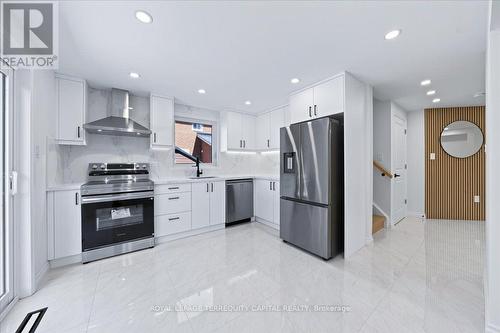 4 Cassandra Drive, Barrie, ON - Indoor Photo Showing Kitchen