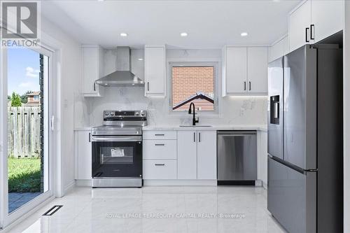 4 Cassandra Drive, Barrie, ON - Indoor Photo Showing Kitchen