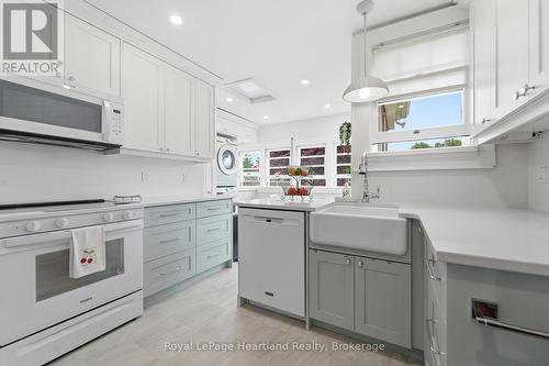 284 Elgin Avenue W, Goderich (Goderich (Town)), ON - Indoor Photo Showing Kitchen