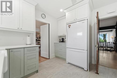 284 Elgin Avenue W, Goderich (Goderich (Town)), ON - Indoor Photo Showing Kitchen