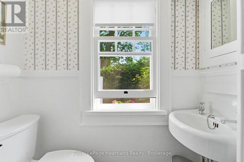284 Elgin Avenue W, Goderich (Goderich (Town)), ON - Indoor Photo Showing Bathroom