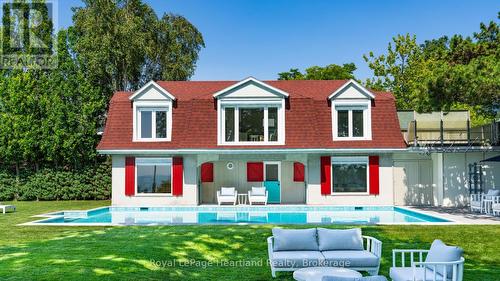 284 Elgin Avenue W, Goderich (Goderich (Town)), ON - Outdoor With In Ground Pool