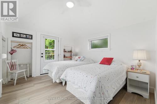 284 Elgin Avenue W, Goderich (Goderich (Town)), ON - Indoor Photo Showing Bedroom