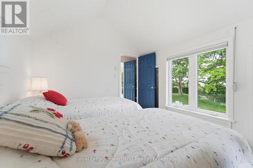 284 Elgin Avenue W, Goderich (Goderich (Town)), ON - Indoor Photo Showing Bedroom