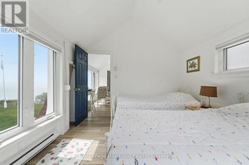 284 Elgin Avenue W, Goderich (Goderich (Town)), ON - Indoor Photo Showing Bedroom