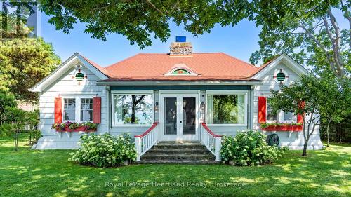 284 Elgin Avenue W, Goderich (Goderich (Town)), ON - Outdoor With Facade