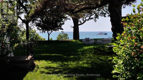 284 Elgin Avenue W, Goderich (Goderich (Town)), ON - Outdoor