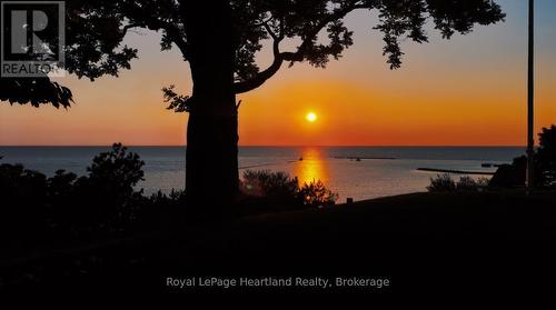 284 Elgin Avenue W, Goderich (Goderich (Town)), ON - Outdoor With Body Of Water With View