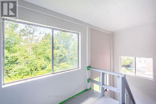 2 - 718 Ross Street, Burlington, ON - Indoor