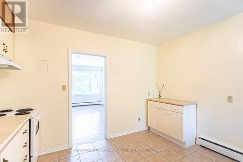 2 - 718 Ross Street, Burlington, ON - Indoor