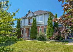 2 LAPRADE SQUARE  Clarington, ON L1C 0C8