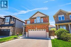 32 DULGAREN Street  Hamilton, ON L8W 3Y8