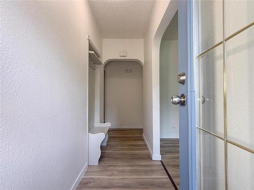 Spacious entryway - 534 20Th Street, Brandon, MB - Indoor Photo Showing Other Room
