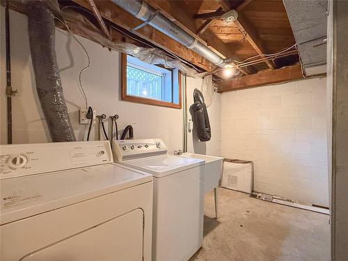 Laundry Room - 534 20Th Street, Brandon, MB - Indoor Photo Showing Laundry Room