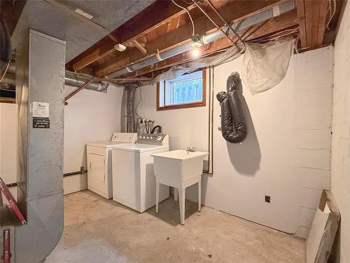 Newer Furnace - 534 20Th Street, Brandon, MB - Indoor Photo Showing Laundry Room