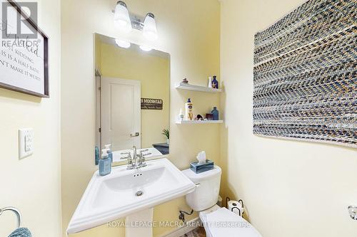 32 Dulgaren Street, Hamilton, ON - Indoor Photo Showing Bathroom