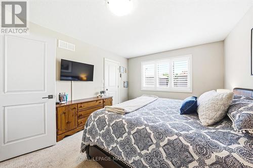 32 Dulgaren Street, Hamilton, ON - Indoor Photo Showing Bedroom