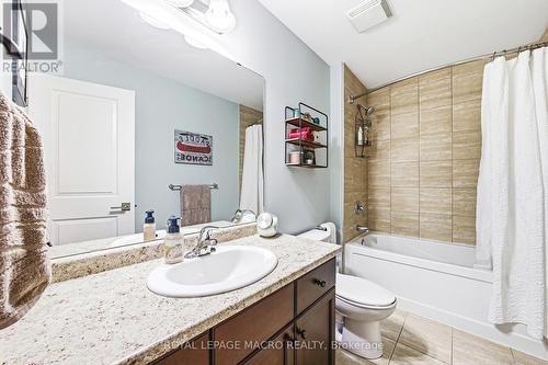 32 Dulgaren Street, Hamilton, ON - Indoor Photo Showing Bathroom