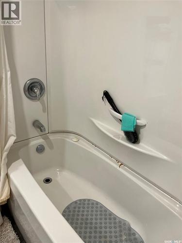 726 M Avenue S, Saskatoon, SK - Indoor Photo Showing Bathroom