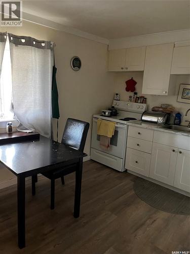 726 M Avenue S, Saskatoon, SK - Indoor Photo Showing Kitchen