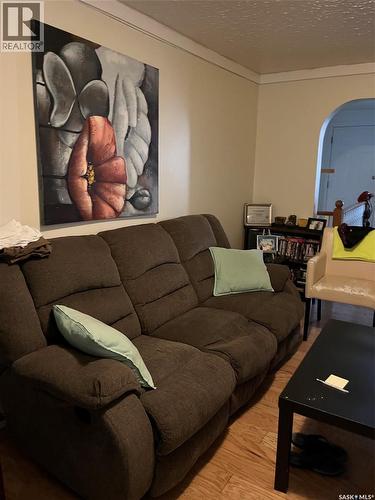 726 M Avenue S, Saskatoon, SK - Indoor Photo Showing Living Room