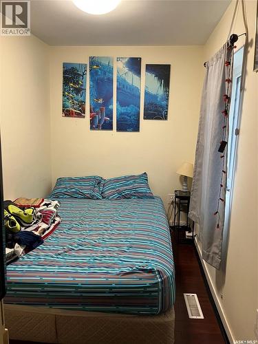 726 M Avenue S, Saskatoon, SK - Indoor Photo Showing Bedroom