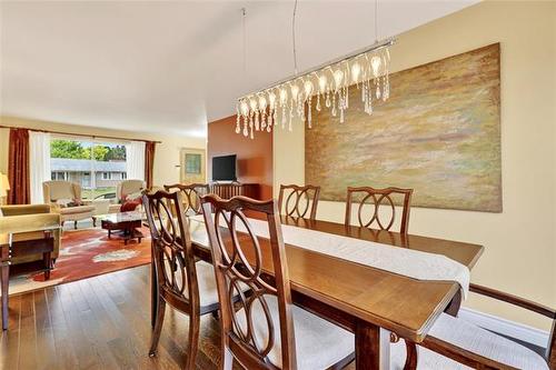 18 Thunder Bay, Winnipeg, MB - Indoor Photo Showing Dining Room