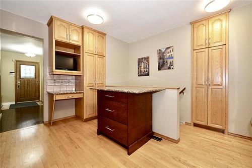 18 Thunder Bay, Winnipeg, MB - Indoor Photo Showing Other Room