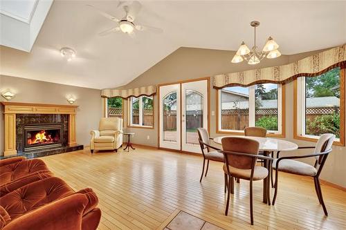 18 Thunder Bay, Winnipeg, MB - Indoor With Fireplace