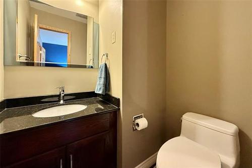 18 Thunder Bay, Winnipeg, MB - Indoor Photo Showing Bathroom