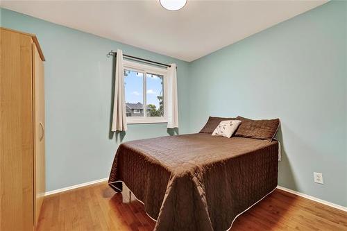 18 Thunder Bay, Winnipeg, MB - Indoor Photo Showing Bedroom