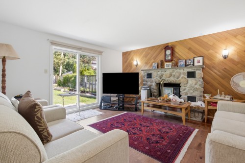 Salon - 11 Rue Hans-Selye, Kirkland, QC - Indoor Photo Showing Living Room With Fireplace