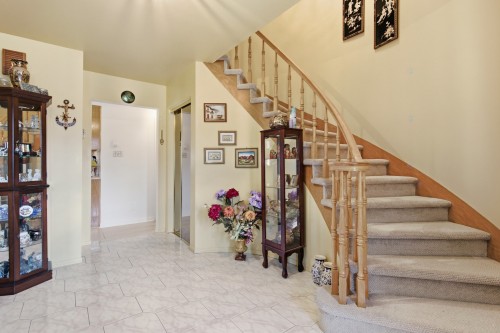 Escalier - 11 Rue Hans-Selye, Kirkland, QC - Indoor Photo Showing Other Room