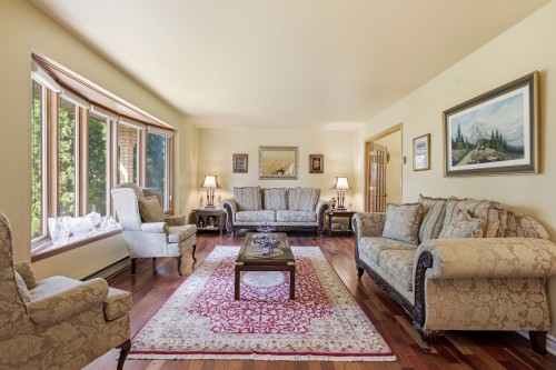Salle familiale - 11 Rue Hans-Selye, Kirkland, QC - Indoor Photo Showing Living Room
