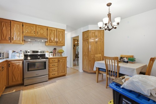 Cuisine - 11 Rue Hans-Selye, Kirkland, QC - Indoor Photo Showing Other Room