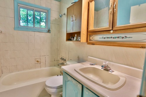 Salle de bains - 5485 Av. Trudeau, Longueuil (Saint-Hubert), QC - Indoor Photo Showing Bathroom