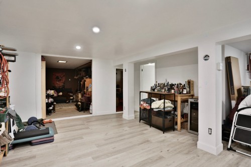 Salle familiale - 5485 Av. Trudeau, Longueuil (Saint-Hubert), QC - Indoor