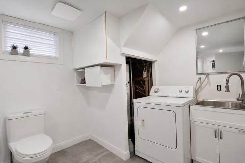 Salle de bains - 5485 Av. Trudeau, Longueuil (Saint-Hubert), QC - Indoor Photo Showing Laundry Room